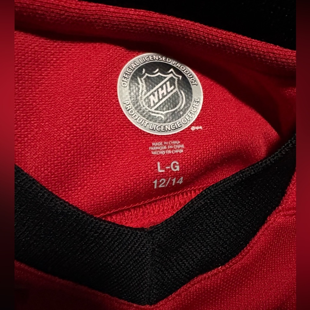 NHL | Chicago Blackhawks Hockey Jersey | Red & Black | Kids Size L - Picture 3 of 12